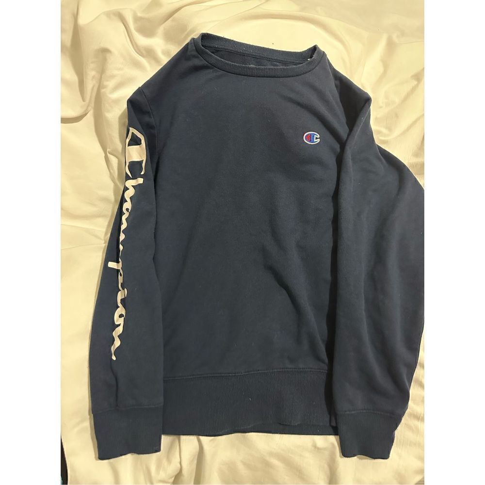 Champions boys long sleeve sweatshirt size M
